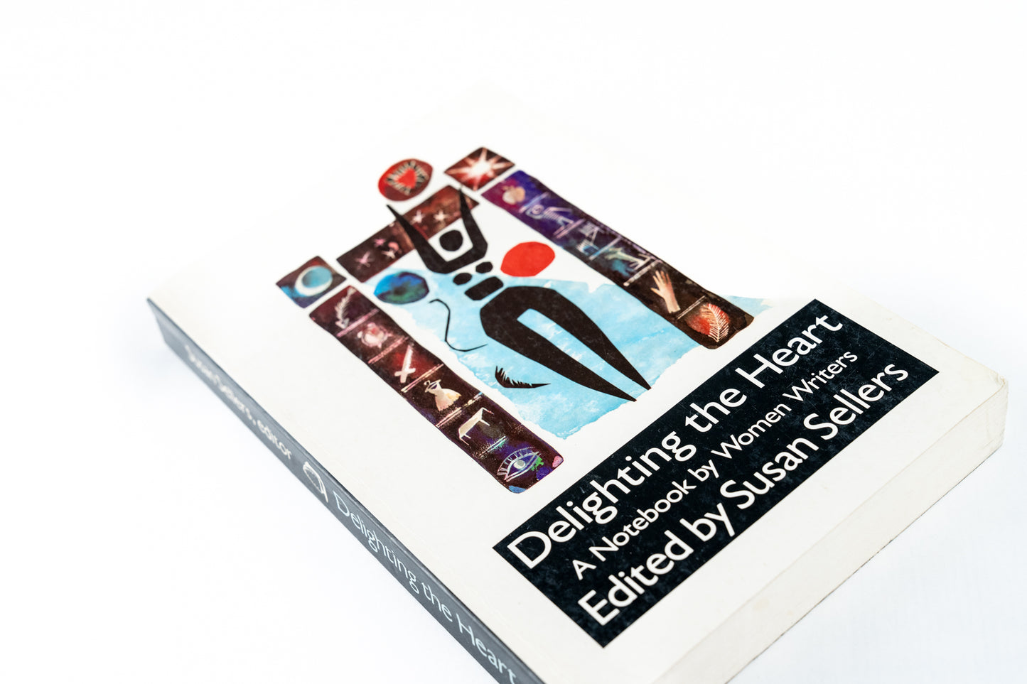 Delighting the Heart: A Notebook by Women Writers