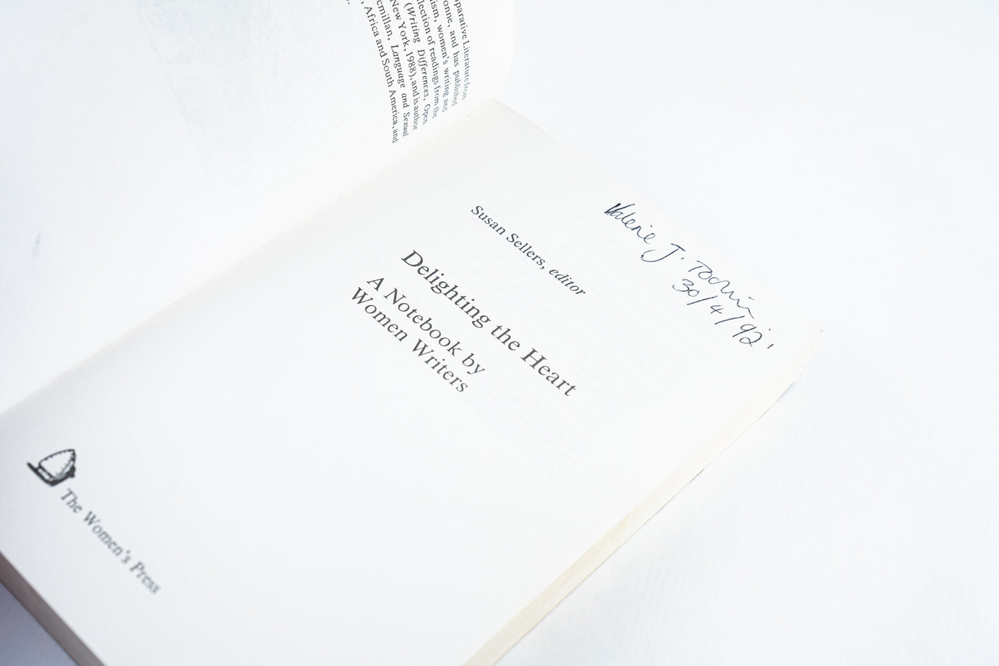 Delighting the Heart: A Notebook by Women Writers