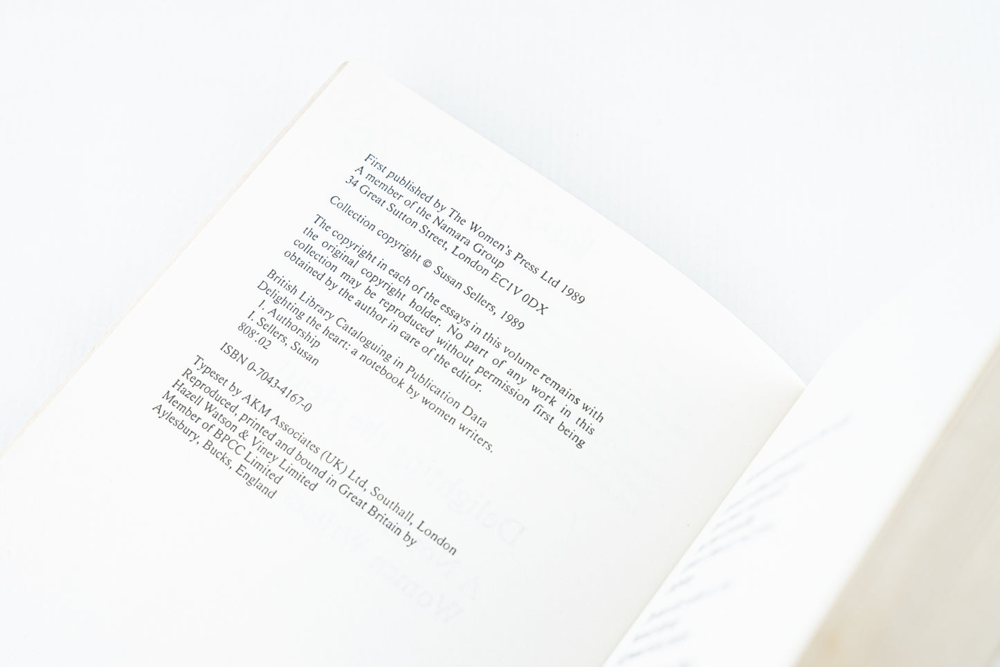 Delighting the Heart: A Notebook by Women Writers